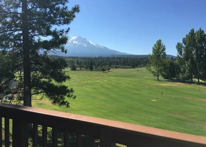 Lake Shastina Golf Resort