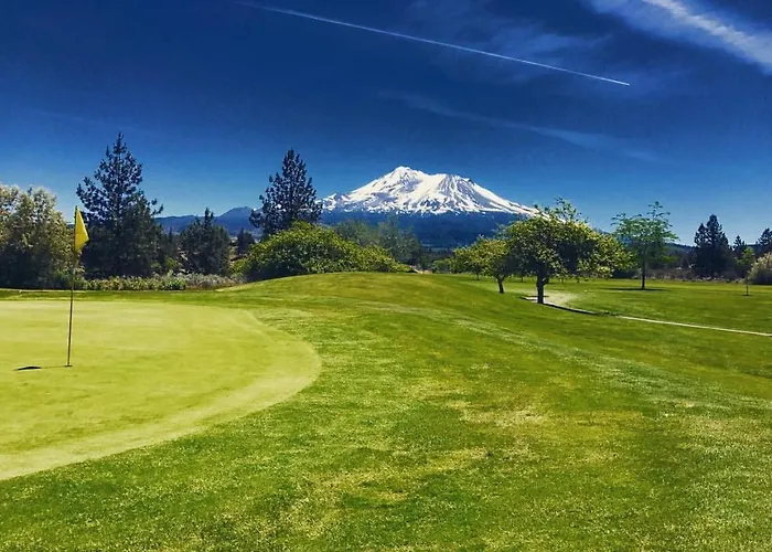 Lake Shastina Golf Resort